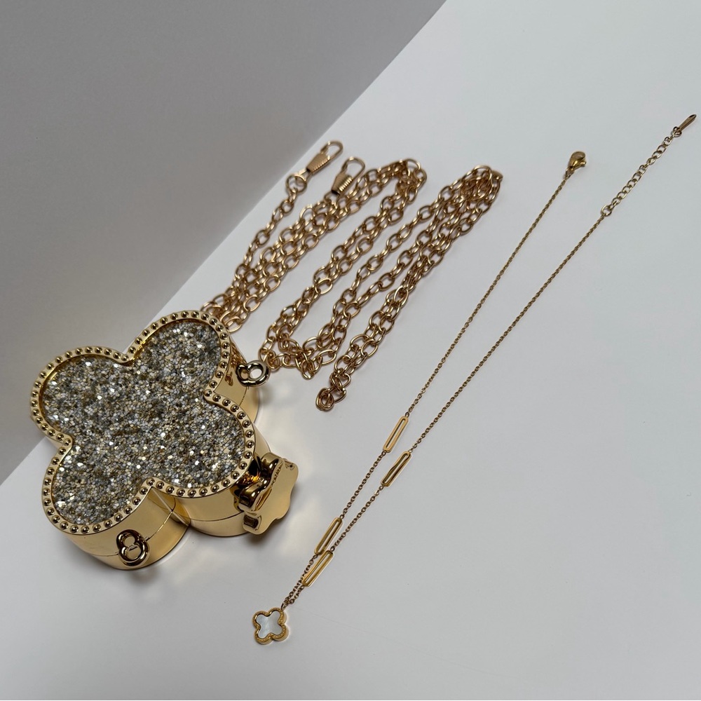 Mini Clover Bag and Necklace NWOT - Picture 3 of 14